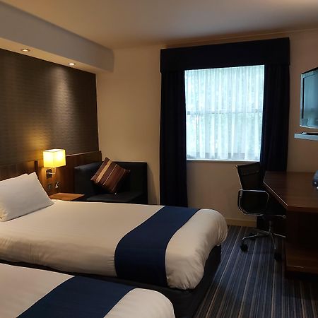 Holiday Inn Express London Gatwick Crawley, An Ihg Hotel Экстерьер фото