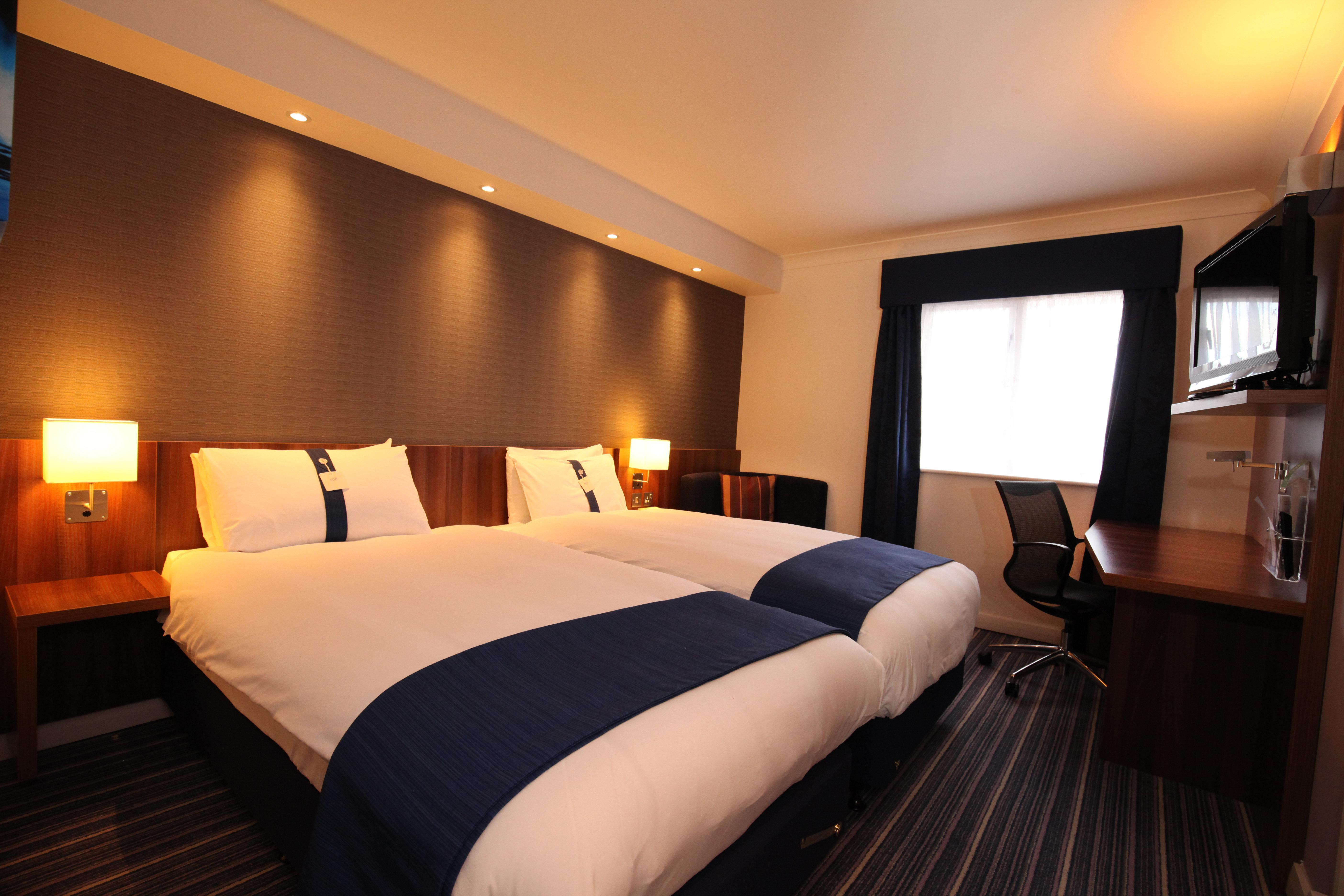 Holiday Inn Express London Gatwick Crawley, An Ihg Hotel Экстерьер фото