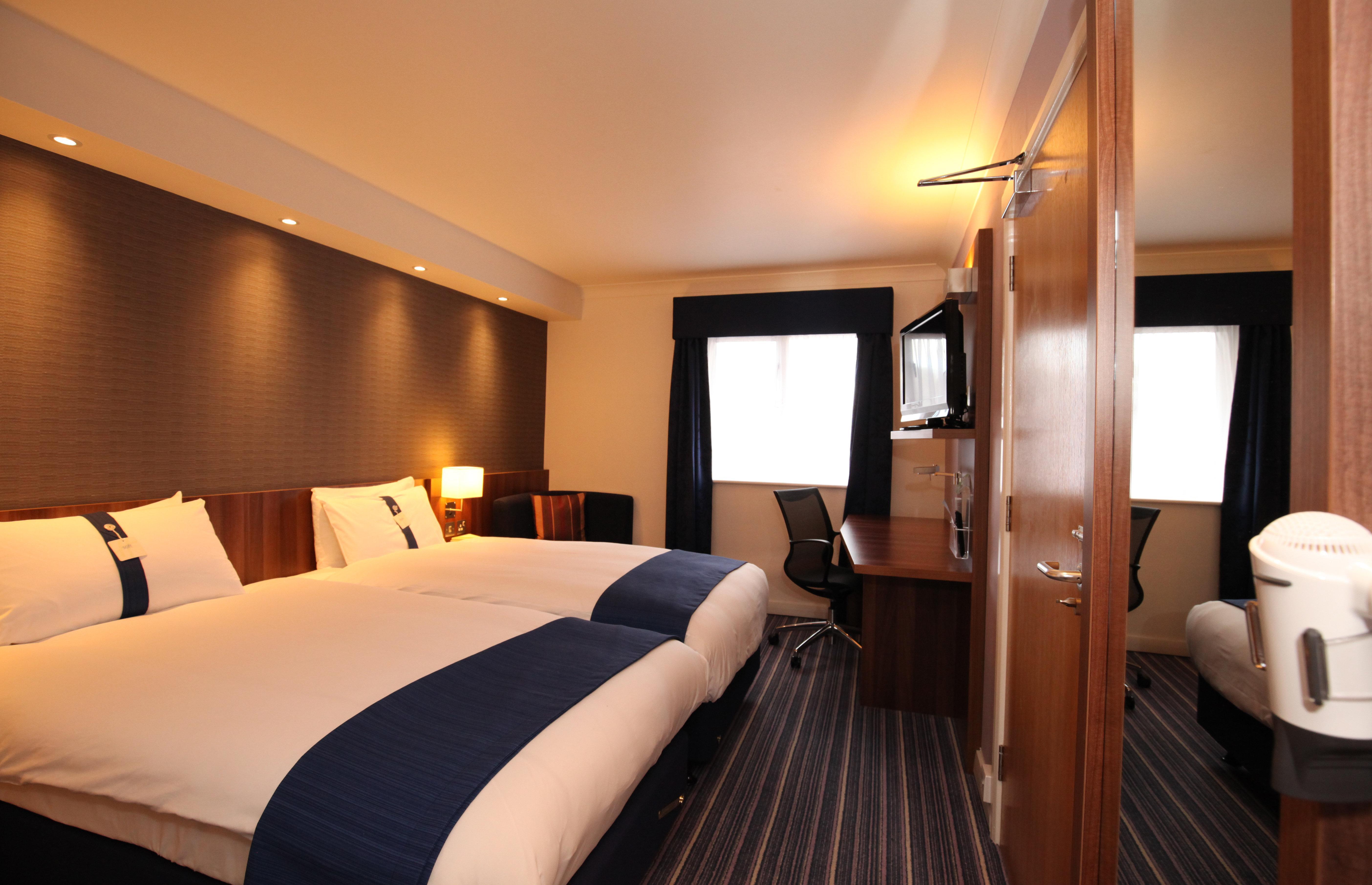 Holiday Inn Express London Gatwick Crawley, An Ihg Hotel Экстерьер фото