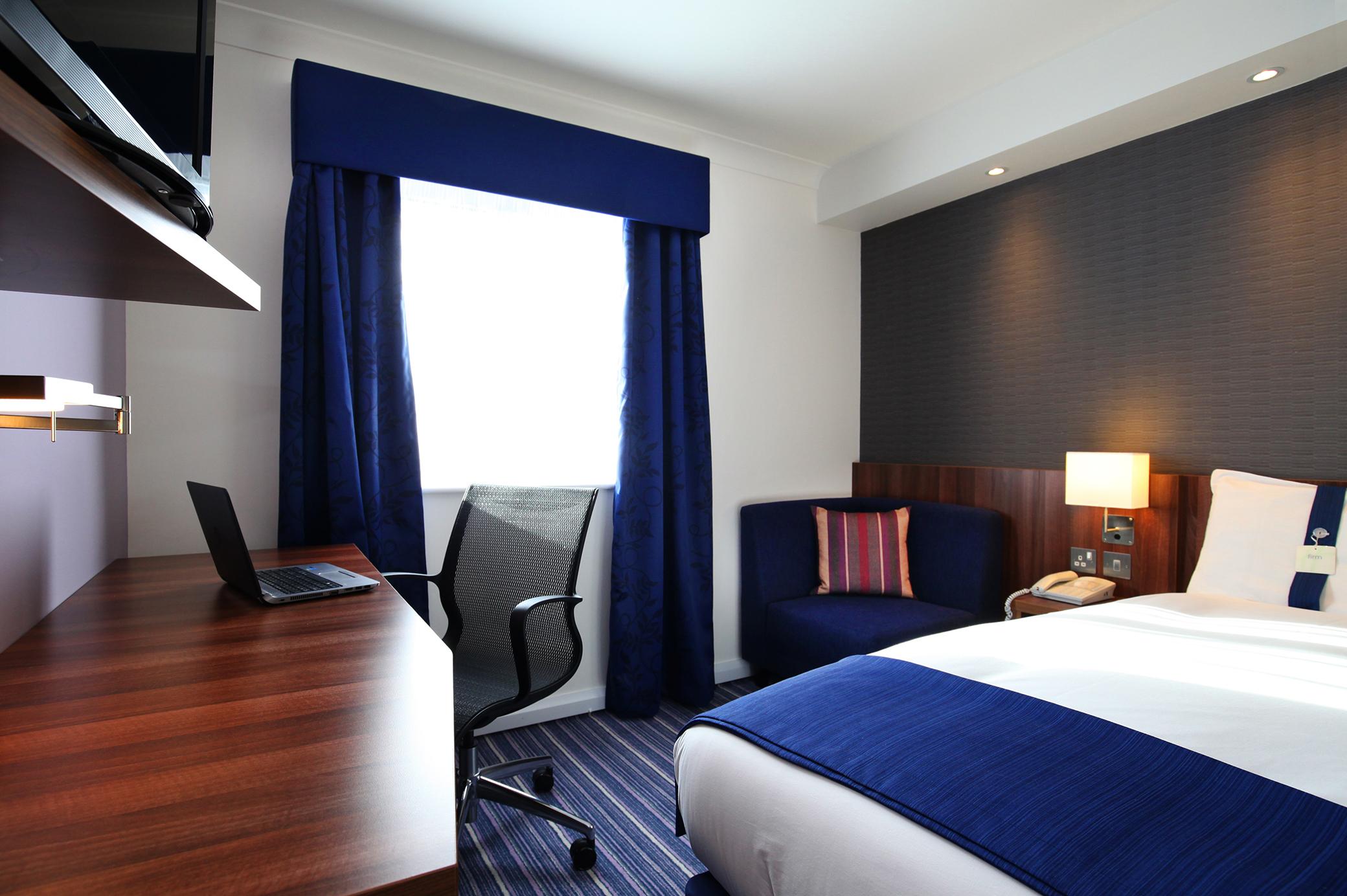 Holiday Inn Express London Gatwick Crawley, An Ihg Hotel Экстерьер фото