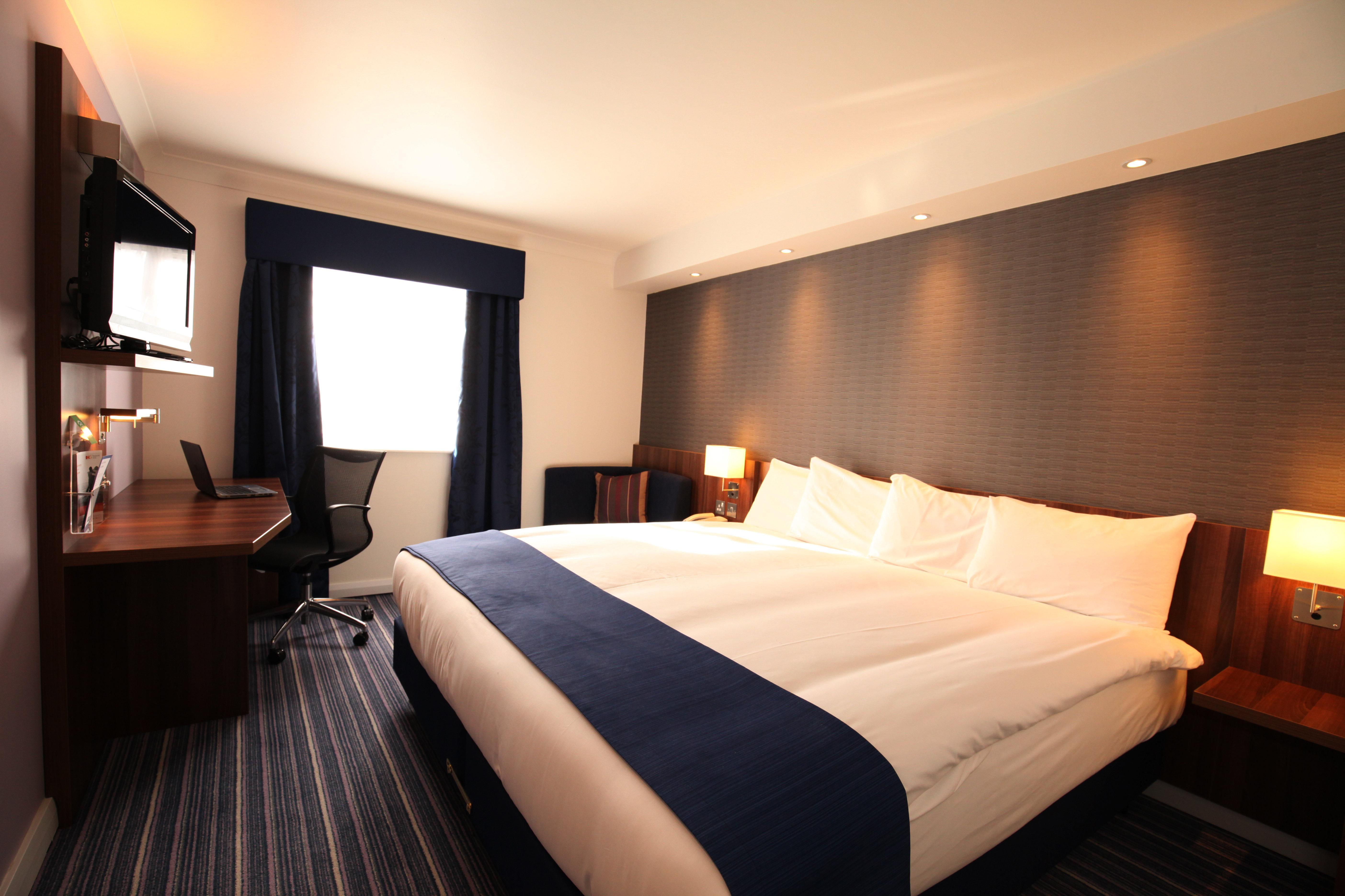 Holiday Inn Express London Gatwick Crawley, An Ihg Hotel Экстерьер фото