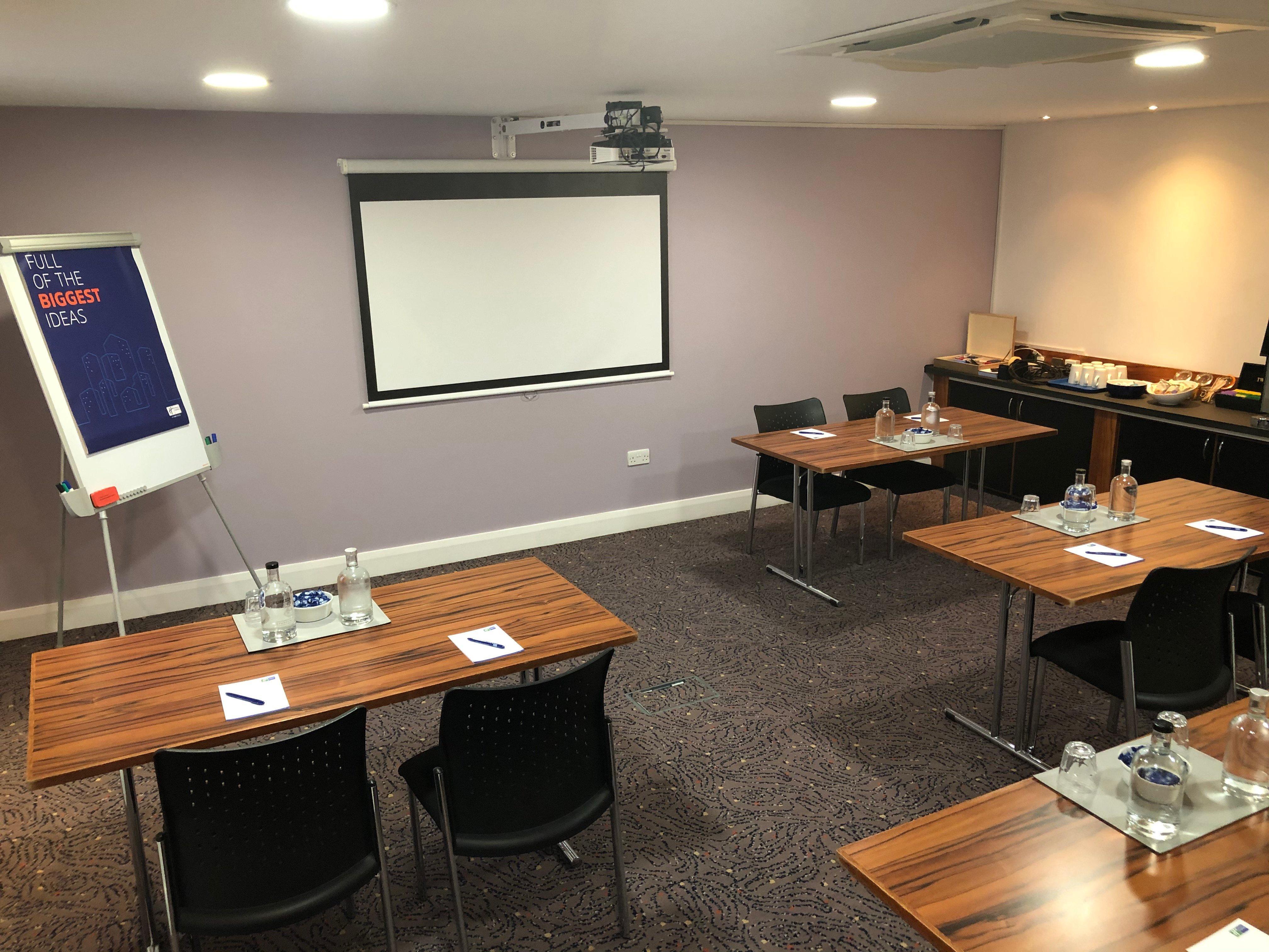 Holiday Inn Express London Gatwick Crawley, An Ihg Hotel Экстерьер фото