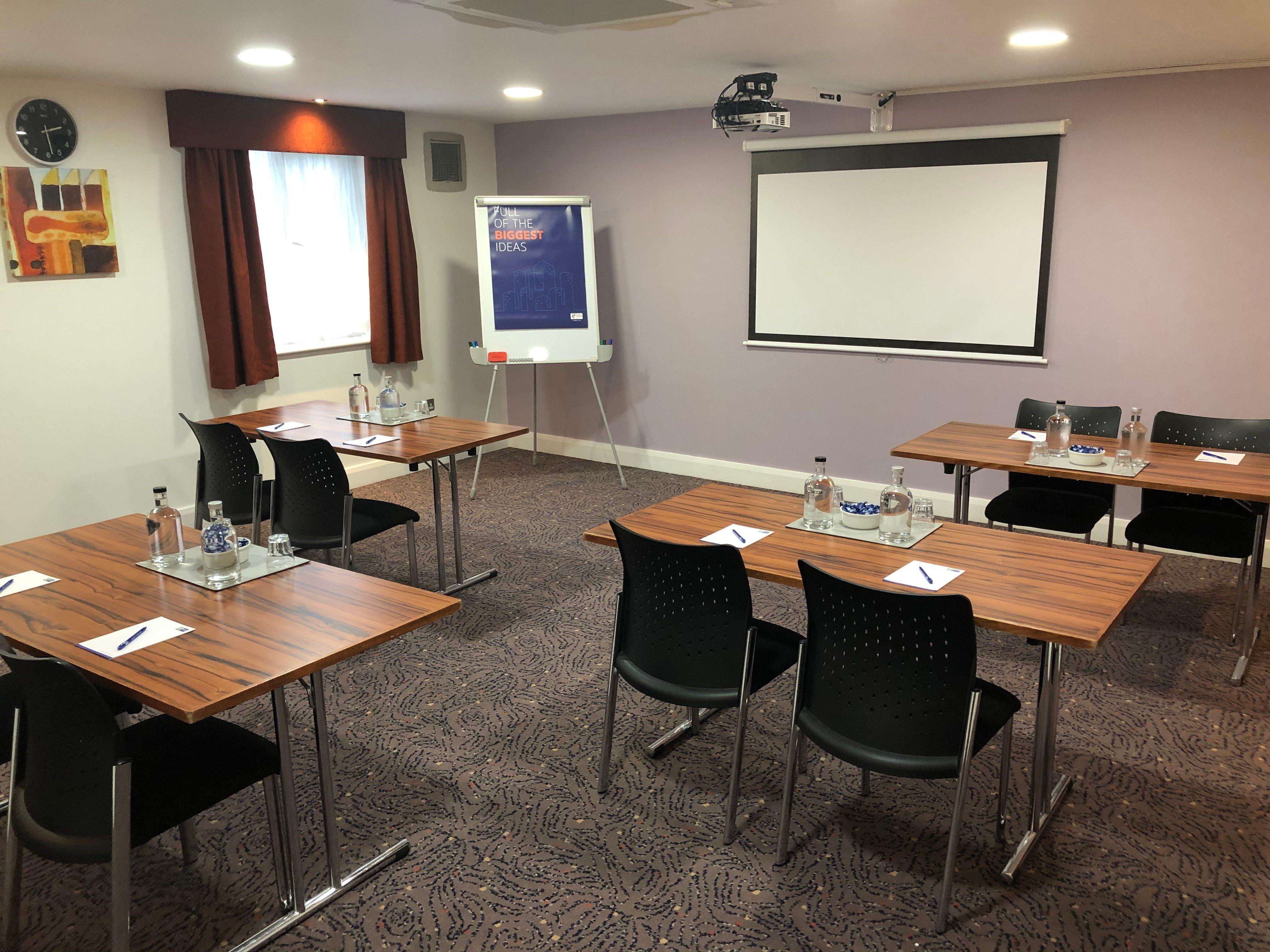Holiday Inn Express London Gatwick Crawley, An Ihg Hotel Экстерьер фото