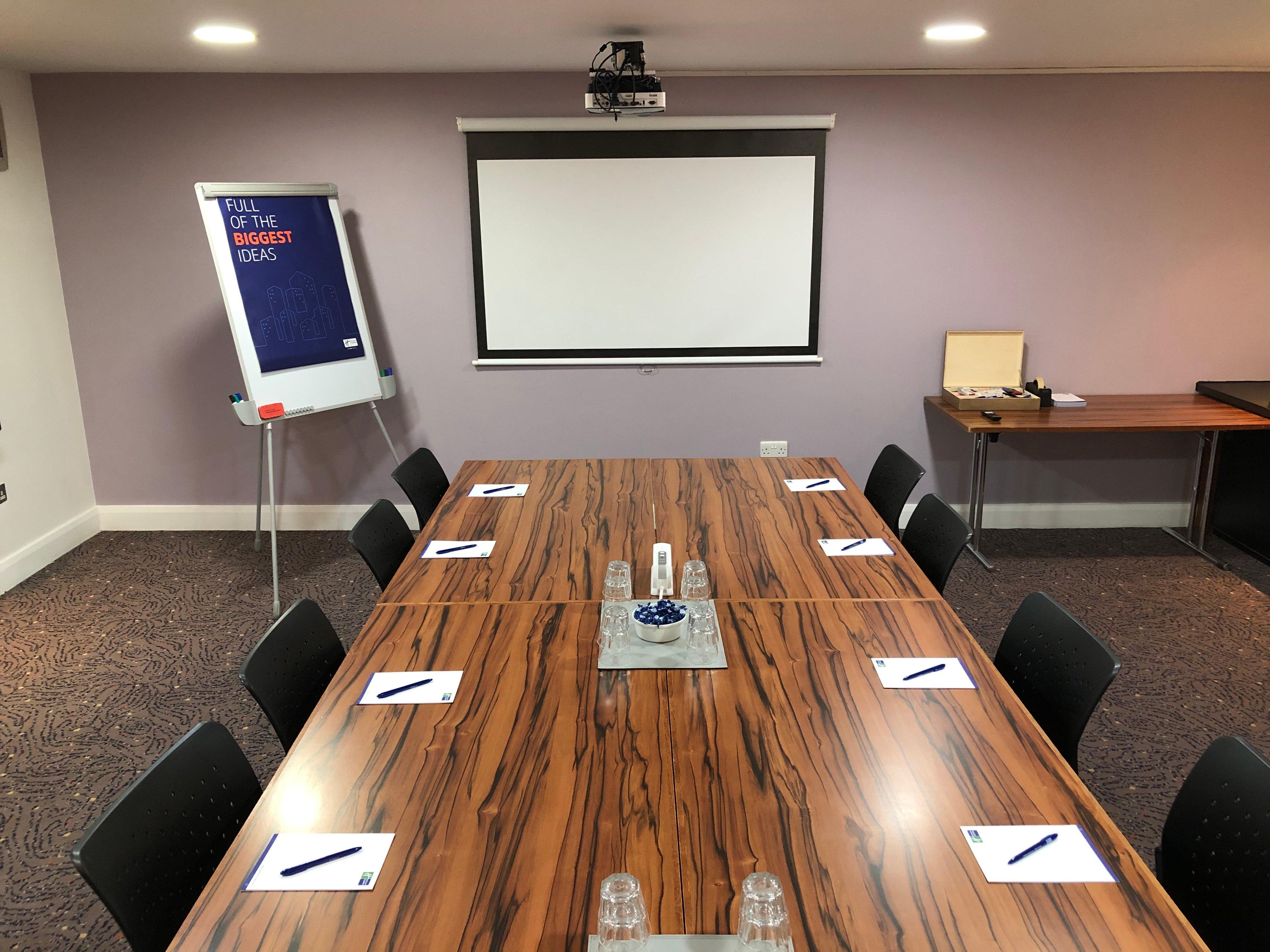 Holiday Inn Express London Gatwick Crawley, An Ihg Hotel Экстерьер фото