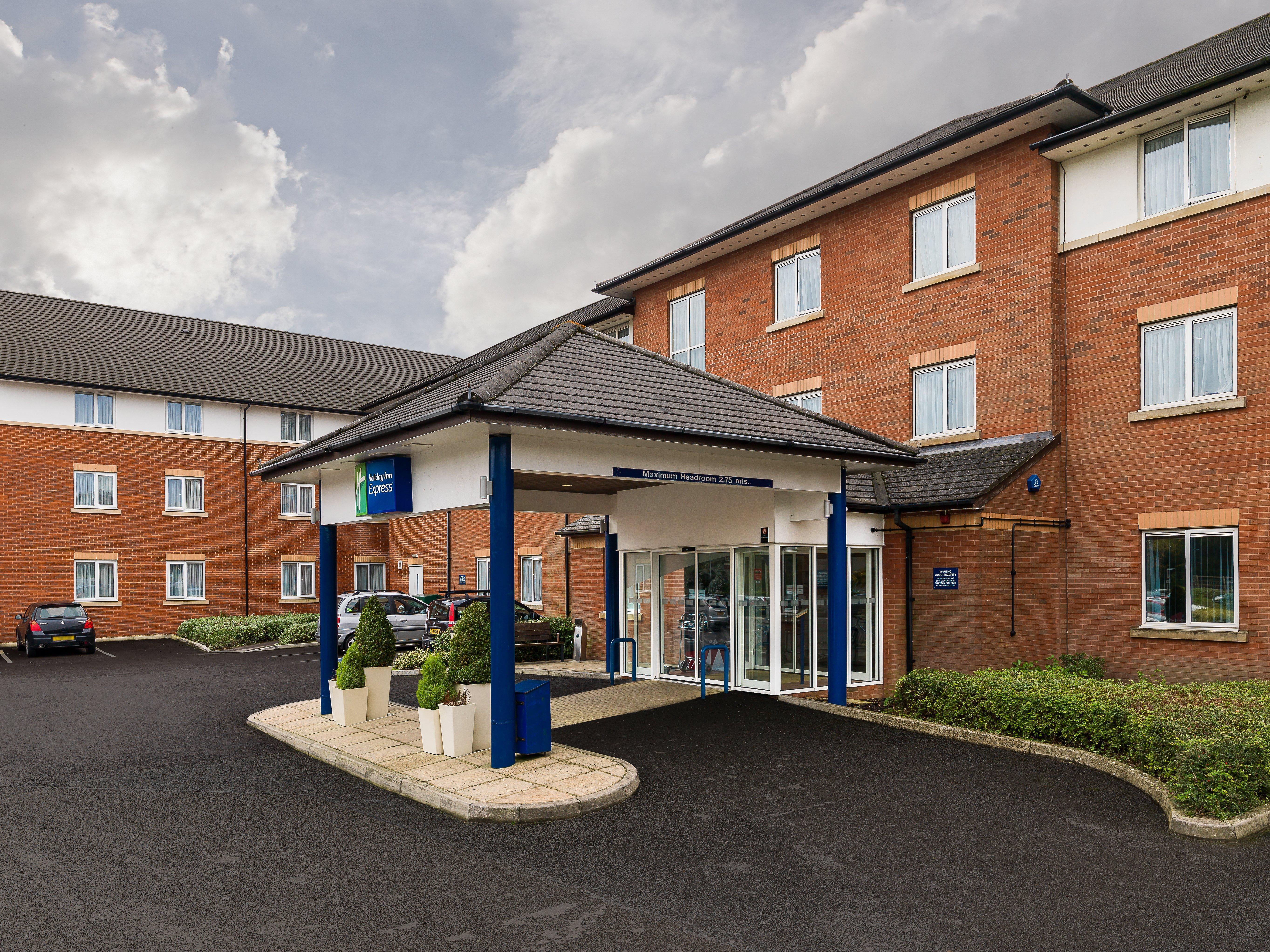 Holiday Inn Express London Gatwick Crawley, An Ihg Hotel Экстерьер фото