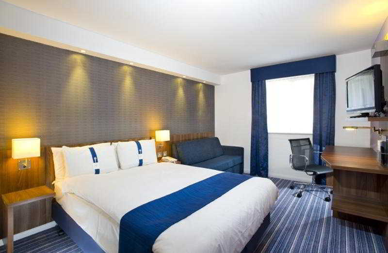 Holiday Inn Express London Gatwick Crawley, An Ihg Hotel Экстерьер фото