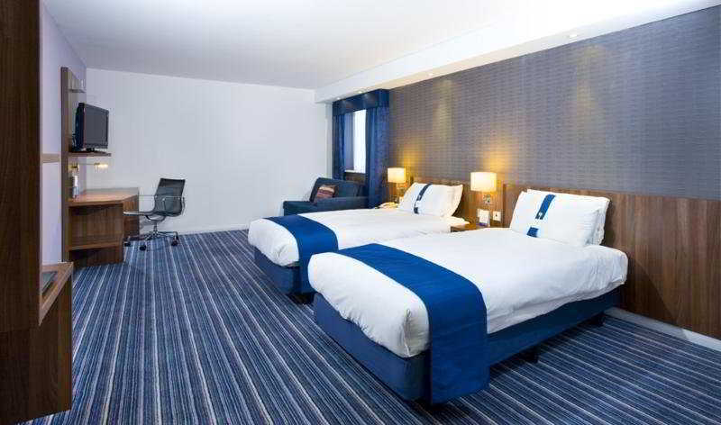 Holiday Inn Express London Gatwick Crawley, An Ihg Hotel Экстерьер фото